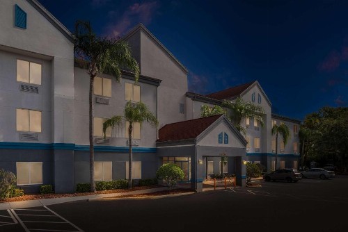 OYO Townhouse Orlando West - image 23