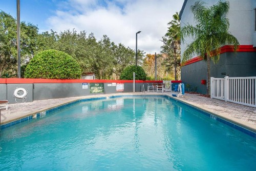 OYO Townhouse Orlando West - image 28