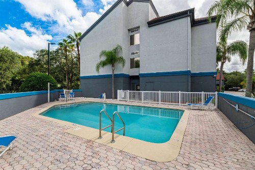 OYO Townhouse Orlando West - image 30