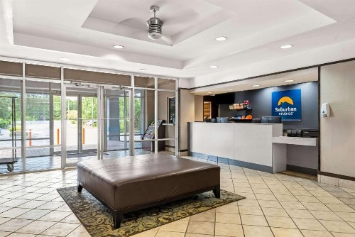 OYO Townhouse Orlando West - image 32