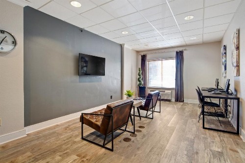 OYO Townhouse Orlando West - image 35