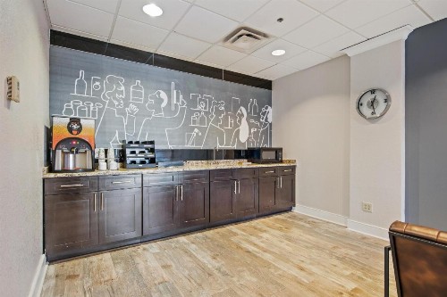 OYO Townhouse Orlando West - image 37