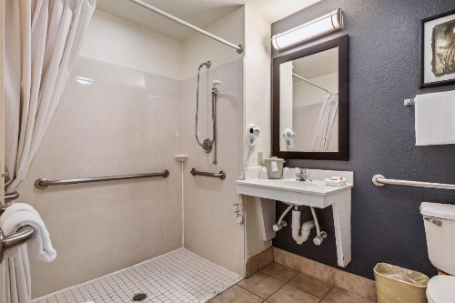 OYO Townhouse Orlando West - image 45