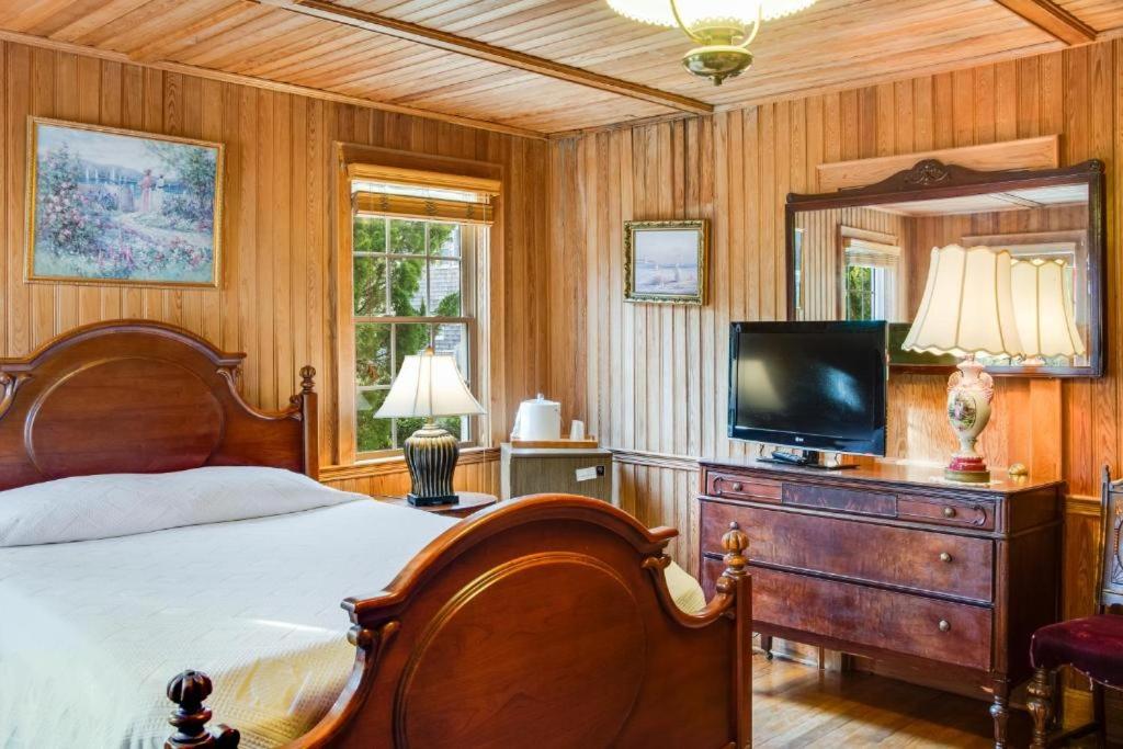 The Castle B&B on Silver Lake - image 2