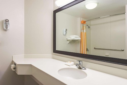 La Quinta Inn by Wyndham Odessa - image 20