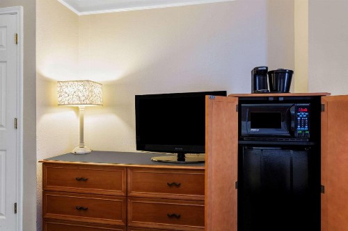 La Quinta Inn by Wyndham Odessa - image 33