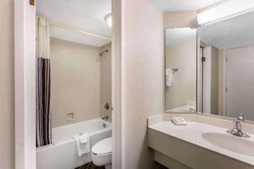 La Quinta Inn by Wyndham Odessa - image 36