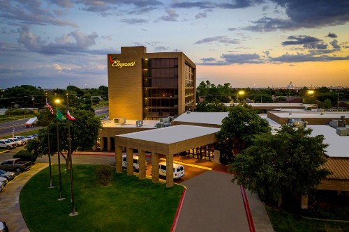 MCM Elegante Hotel - image 1