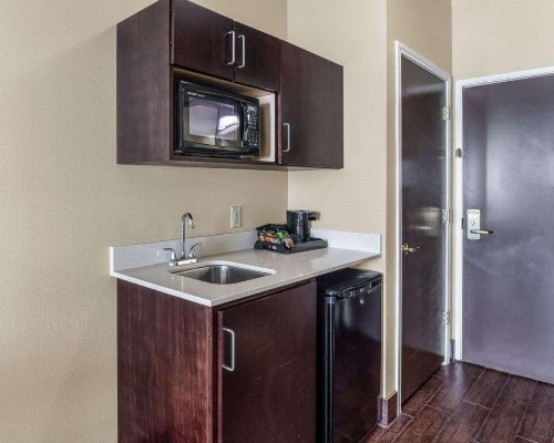 Comfort Suites Odessa - image 19