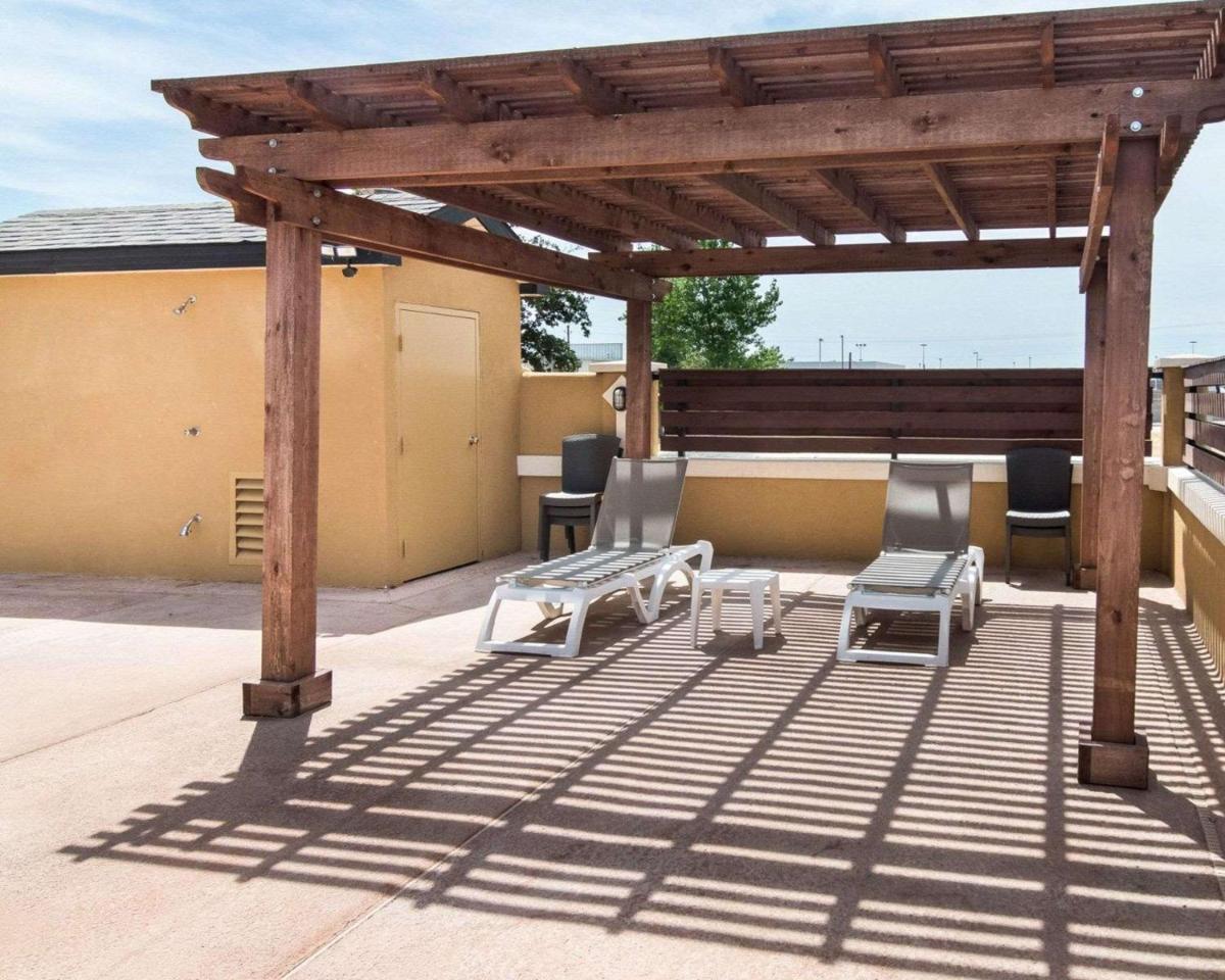 Comfort Suites Odessa - image 7