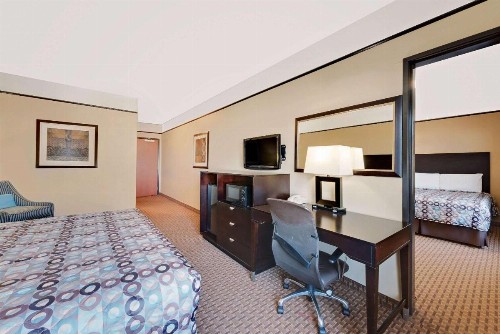 Super 8 by Wyndham Odessa TX - image 9