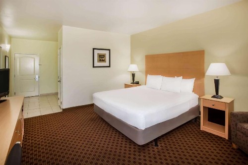 La Quinta by Wyndham Odessa North - image 14