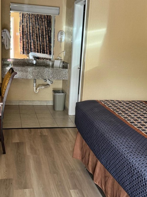 Villa West Inn - image 22