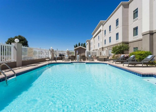 Hampton Inn Odessa - image 7