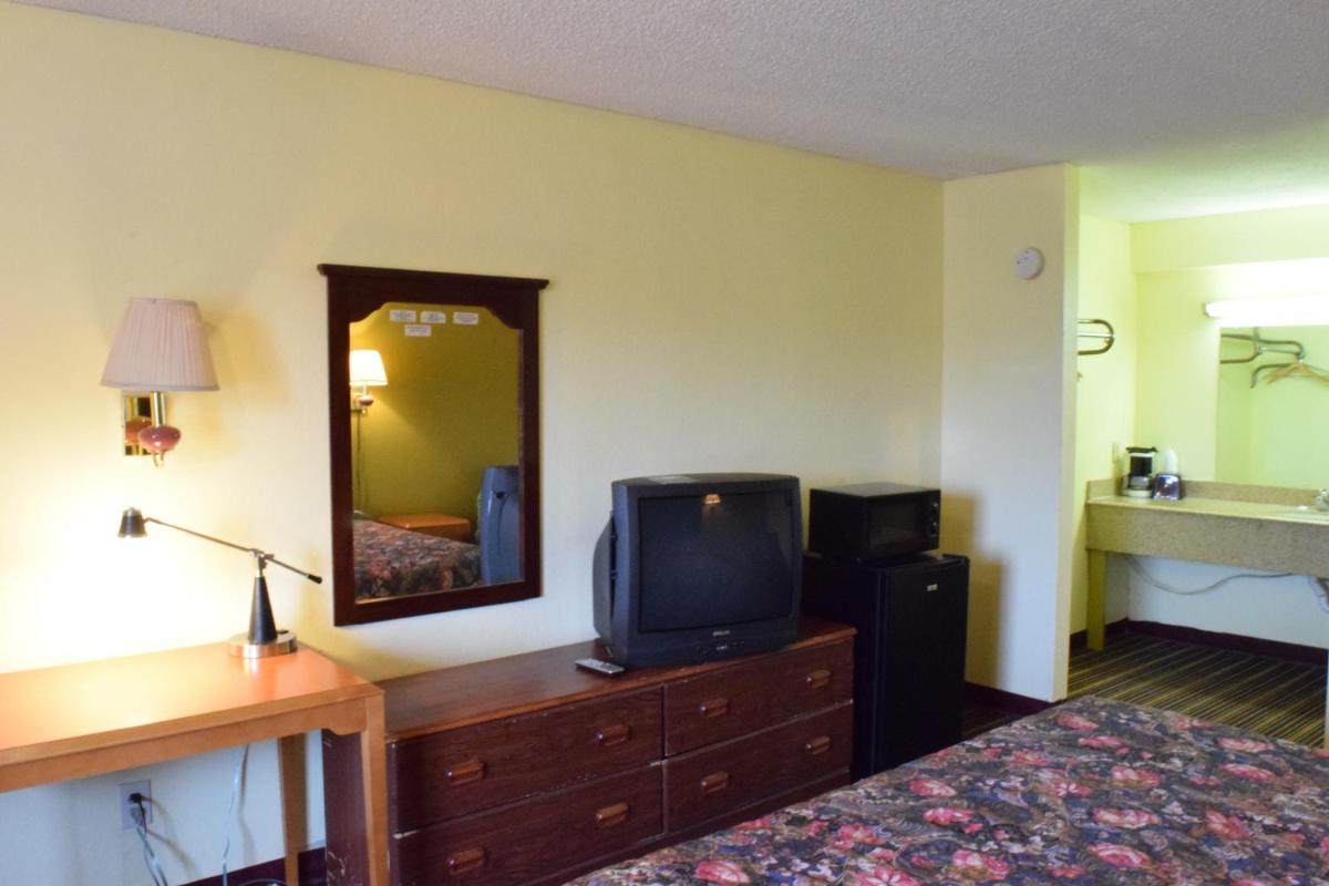 Executive Inn Odessa - image 2