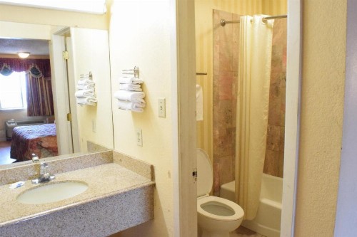 Delux Inn - image 12