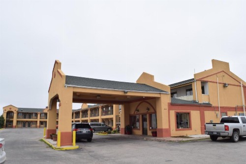 Delux Inn - image 6