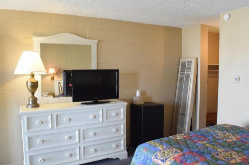 Imperial Motel - image 13