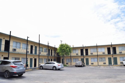 Imperial Motel - image 17