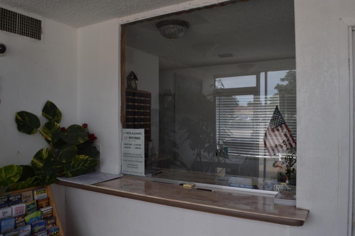 Imperial Motel - image 3