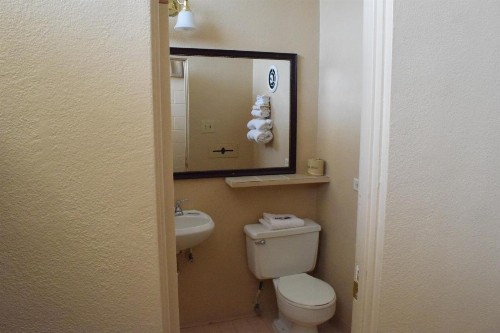 Imperial Motel - image 7