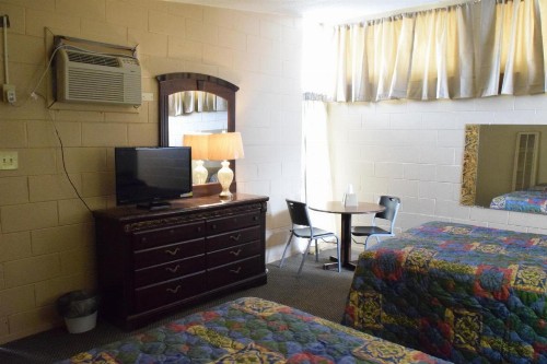 Imperial Motel - image 9