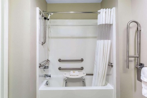 La Quinta by Wyndham Odessa North - Sienna Tower - image 11