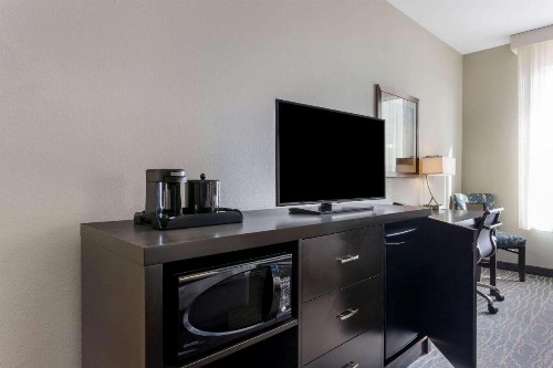 La Quinta by Wyndham Odessa North - Sienna Tower - image 6