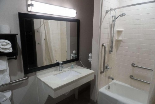 MainStay Suites - image 11