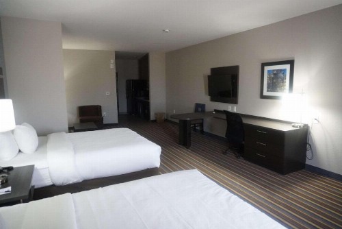 MainStay Suites - image 9