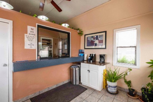 Great Val-U Inn Odessa - image 7