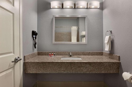Days Inn by Wyndham Odessa - image 4