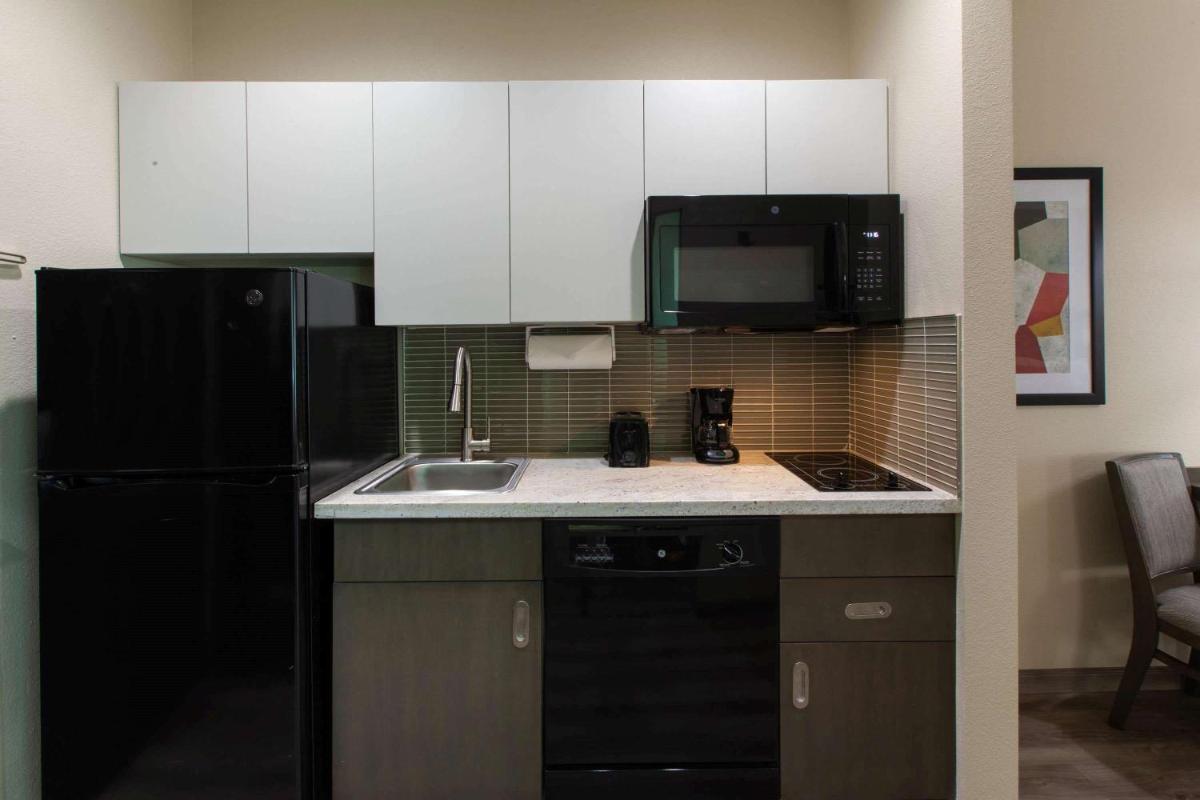Hawthorn Suites By Wyndham Odessa - image 3