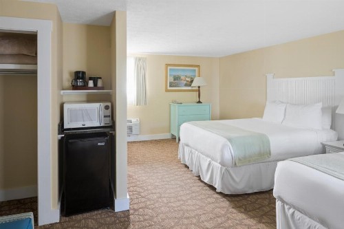Colonial Inn - image 40