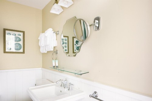 Colonial Inn - image 47