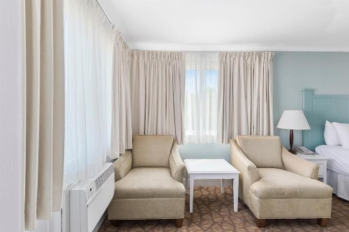 Colonial Inn - image 50