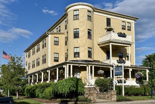 Colonial Inn - image 7