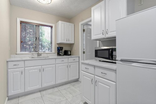 Sea Rose Suites - image 22