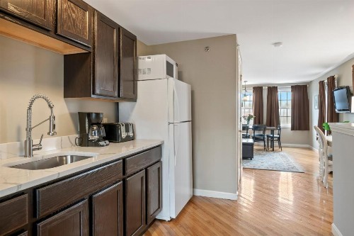 Sea Rose Suites - image 25
