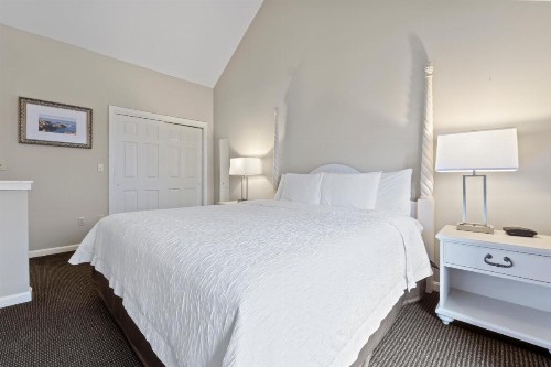 Sea Rose Suites - image 30