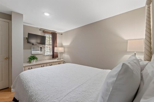 Sea Rose Suites - image 44