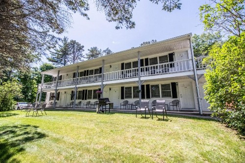 Sea View Motel - image 29