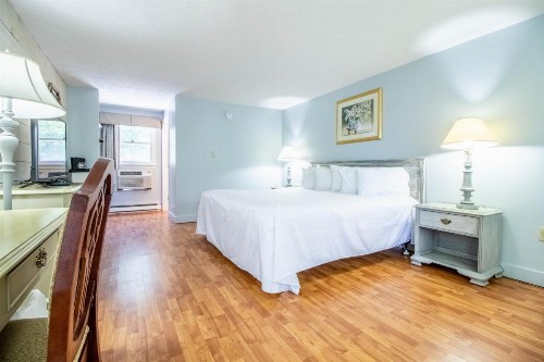 Sea View Motel - image 4