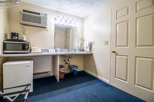 Sea View Motel - image 48