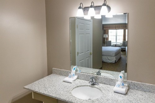 Admiral's Inn Resort - image 2