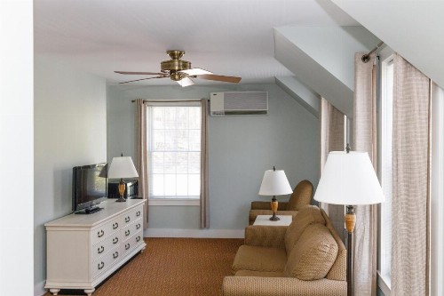 Admiral's Inn Resort - image 25