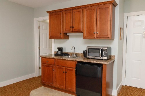 Admiral's Inn Resort - image 38