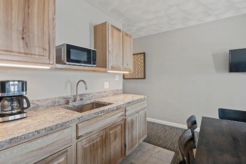 Mariner Resort - image 42