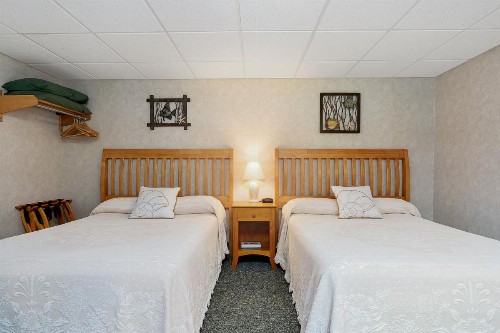 Towne Lyne Motel - image 17