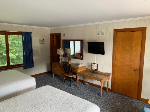 Towne Lyne Motel - image 20